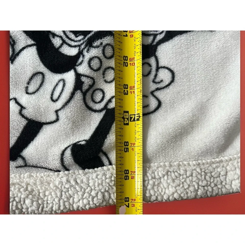 Disney Mickey Minnie Christmas Oversized Sherpa Throw Blanket 58x86 Ice Skating